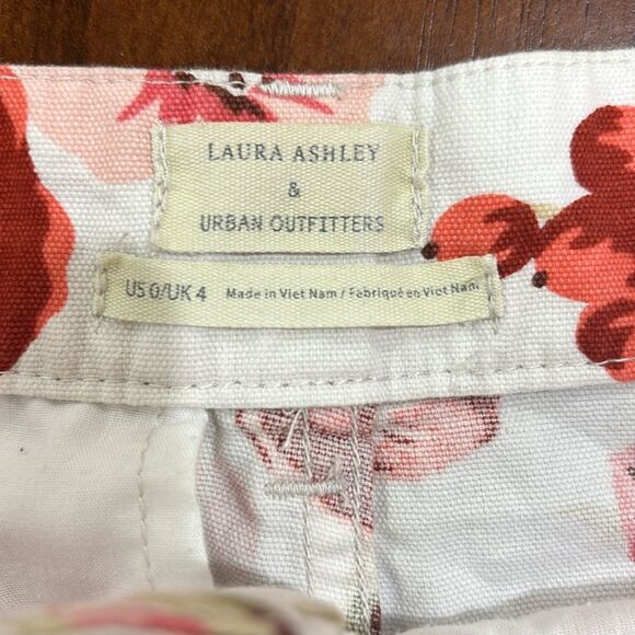 Urban Outfitters X Laura Ashley Floral Print Cotton Shorts - Size 0 - Picture 4 of 5